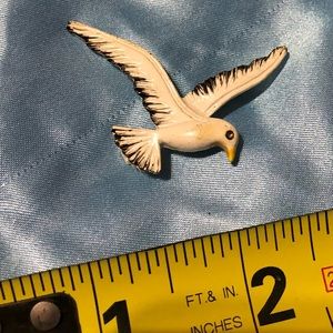 Seagull pin